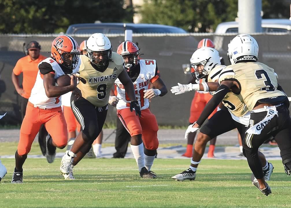 One of the keys to Oakleaf's defensive success is defensive end J.J. Marsh Mensie, here, No. 9, an athletic outside rush threat.